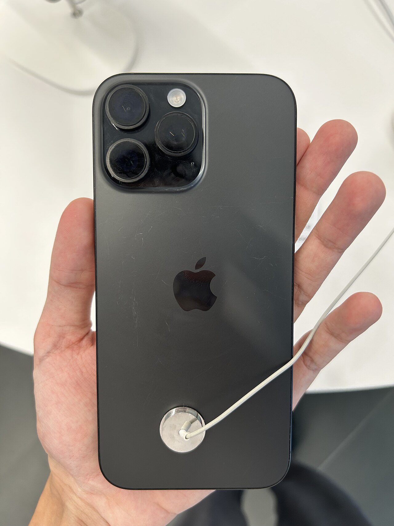Thiết bị iPhone 16 Pro Max - ảnh tham khảo model, không phải linh kiện thay thế